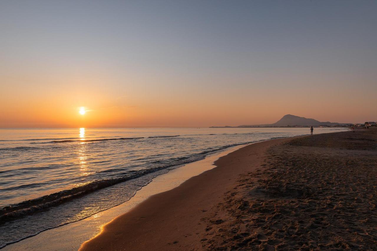 Denia Beach Lodge Экстерьер фото